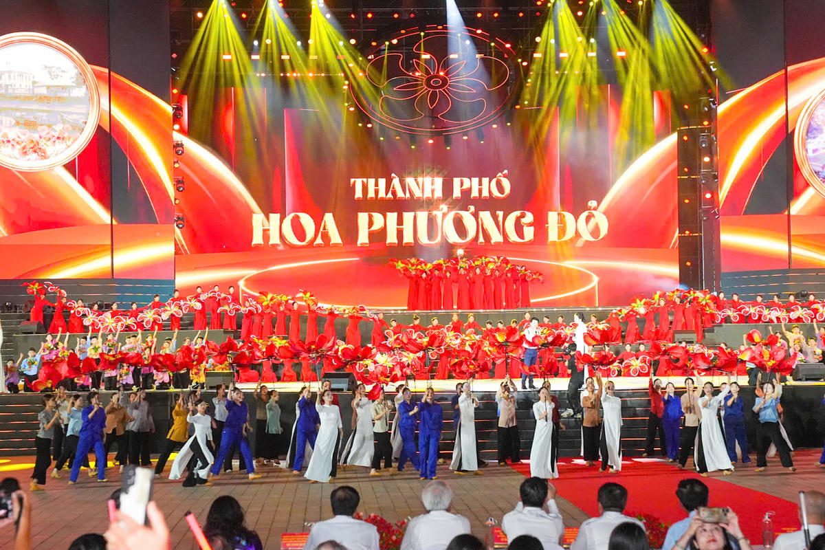 Những tiết mục nghệ thuật được dàn dựng công phu trong đêm khai mạc. Ảnh: ĐT.