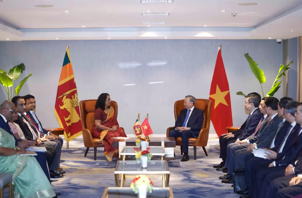vna-potal-tong-bi-thu-chu-tich-nuoc-to-lam-hoi-kien-thu-tuong-sri-lanka-8749411.jpg