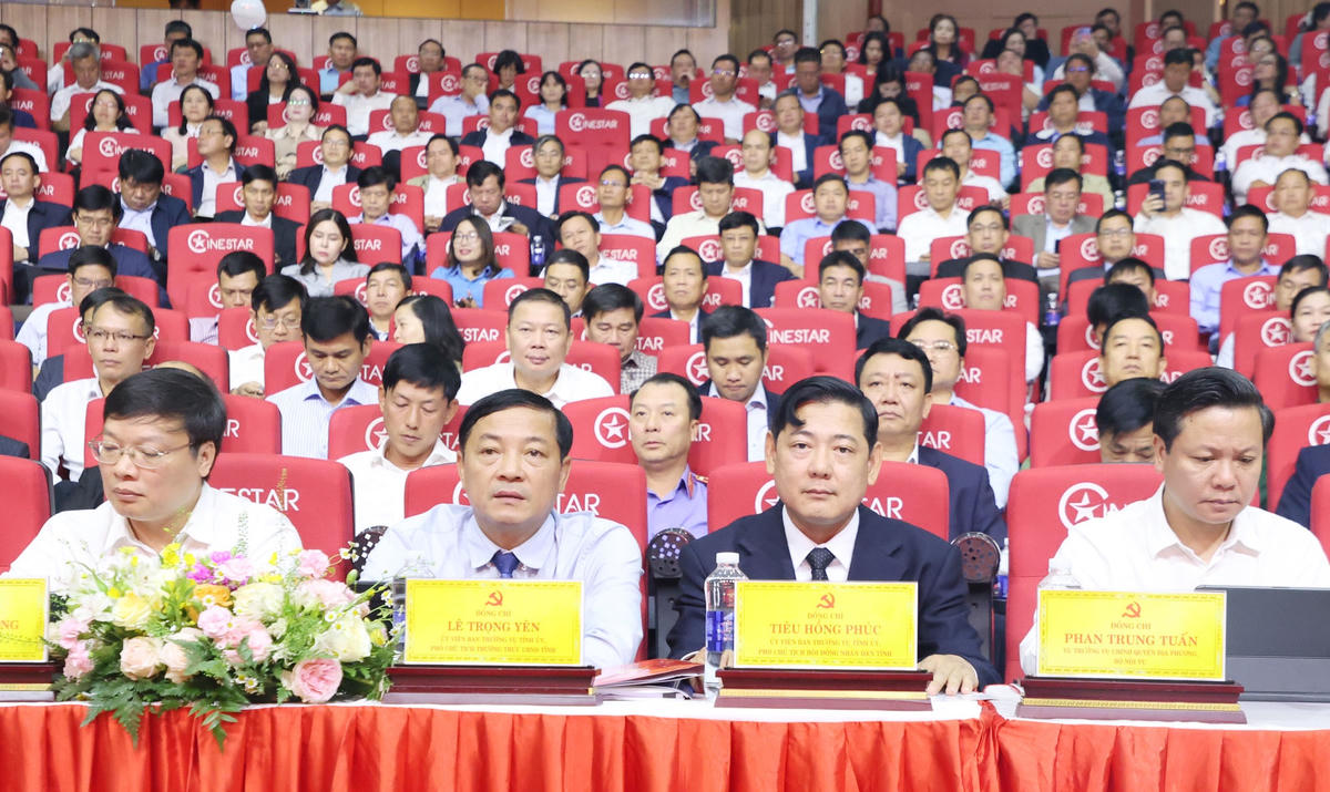 Các đại biểu dự hội nghị.