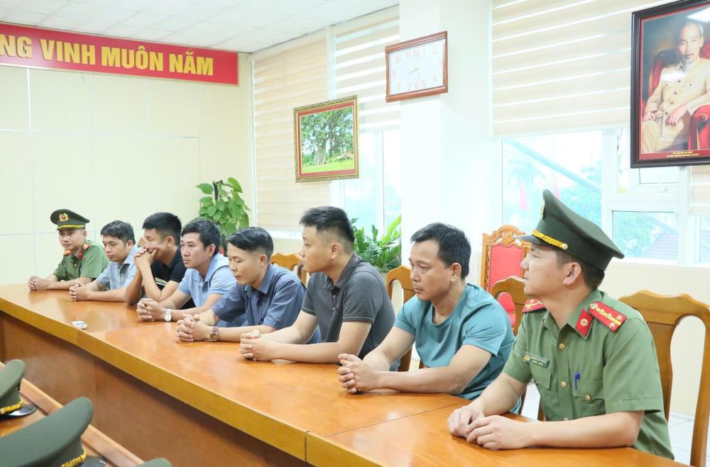 Các đối tượng tại cơ quan điều tra. Ảnh: CAHT.
