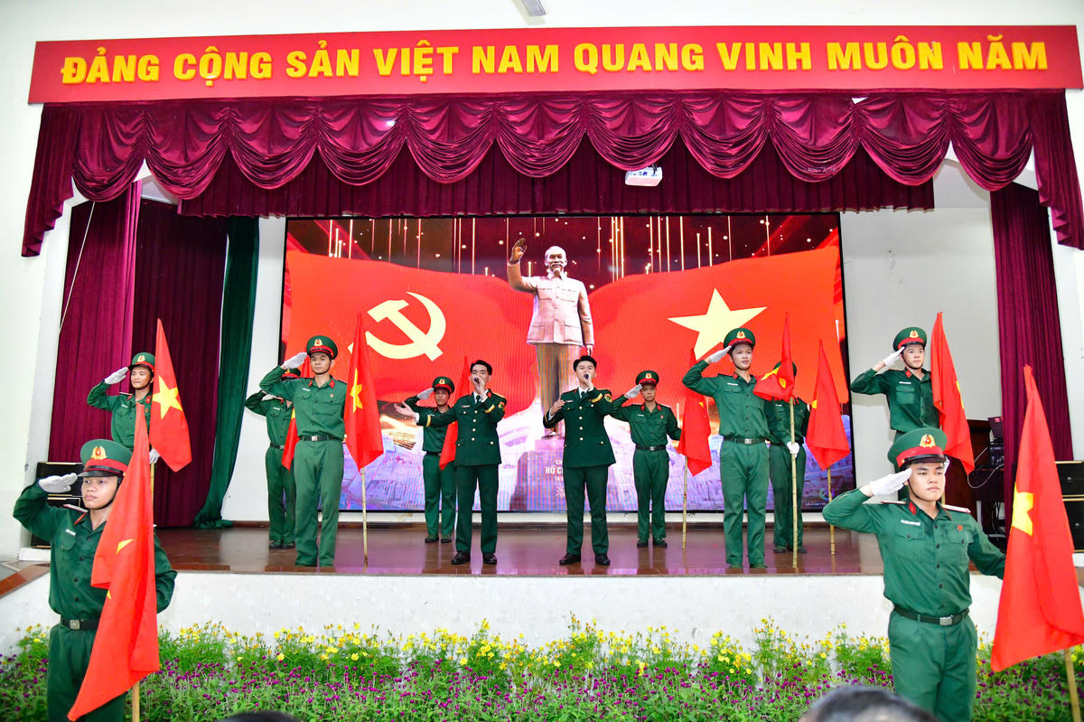 Trung đoàn Gia Định gặp mặt, động viên gia đình chiến sĩ mới năm 2026