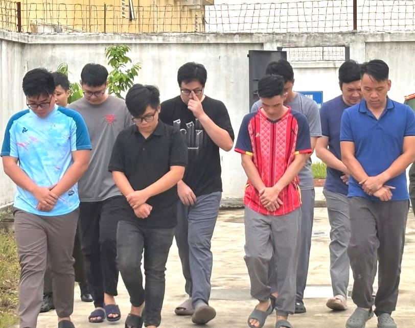 8 bị can bị khởi tố. Ảnh: CAHT.
