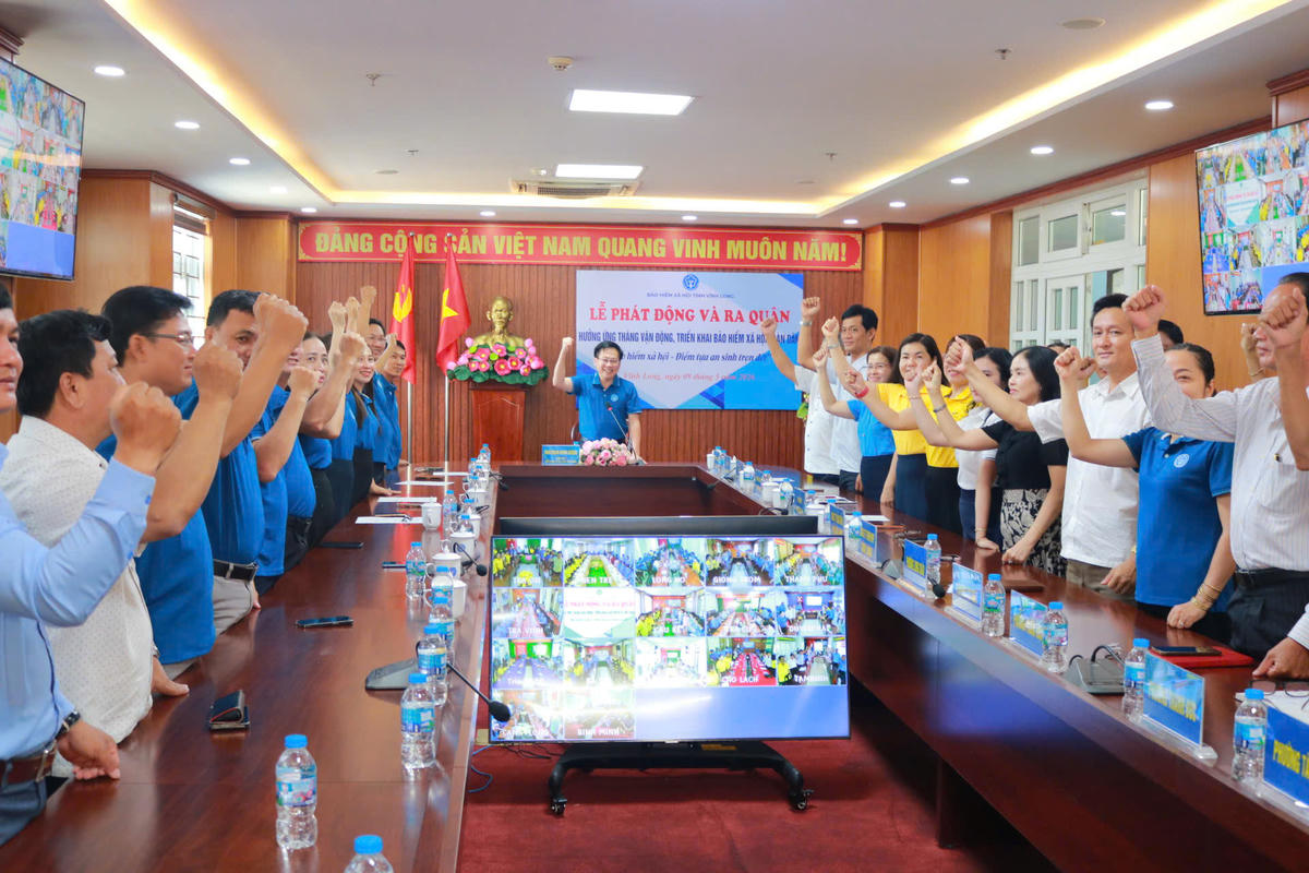 Không khí ra quân khẩn trương, đồng bộ đã thể hiện rõ quyết tâm của ngành BHXH Vĩnh Long trong việc mở rộng diện bao phủ an sinh xã hội, hướng tới mục tiêu ngày càng nhiều người dân được bảo vệ bởi chính sách BHXH, BHYT. Ảnh: T.L