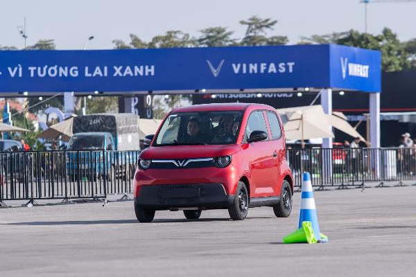 VinFast Green hút tài xế dịch vụ vì mua xe 0 đồng, chạy là có lời