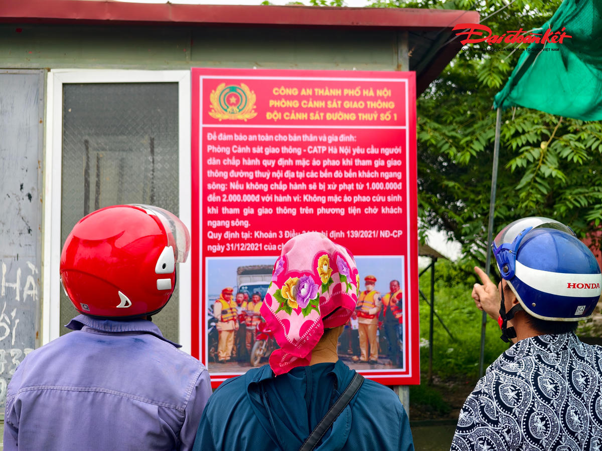 Hà Nội tăng kiểm soát bến đò trên sông Hồng, không cho xuất bến nếu thiếu áo phao