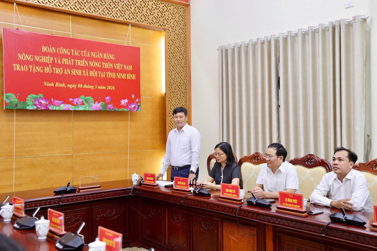 Agribank trao tặng 5 tỷ đồng an sinh xã hội tại Ninh Bình