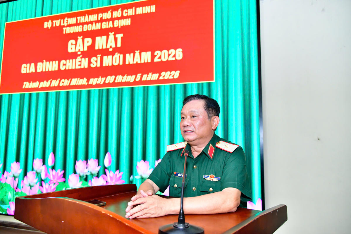 Thiếu tướng Trần Chí Tâm phát biểu tại buổi gặp mặt. Ảnh: Hữu Tân.