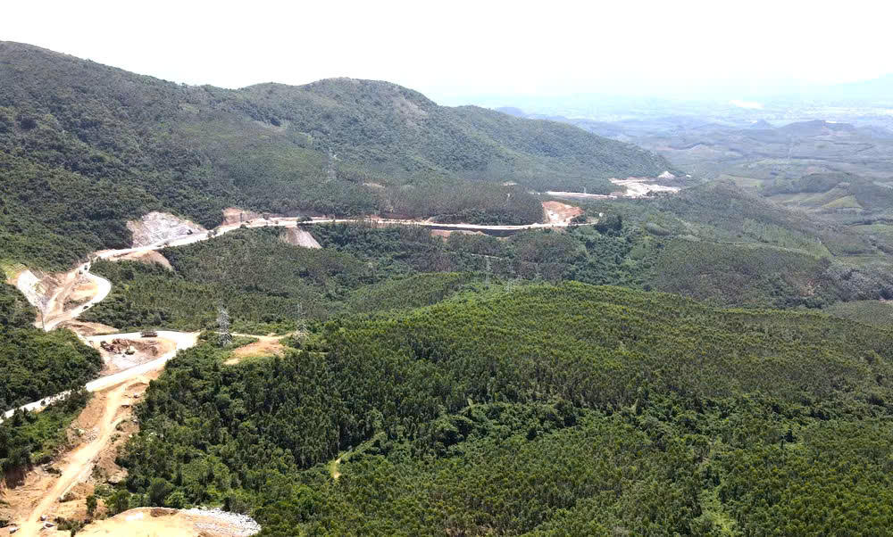 Đoạn qua đèo An Khê, thuộc Dự án đường bộ cao tốc Quy Nhơn-Pleiku. Ảnh: QT.