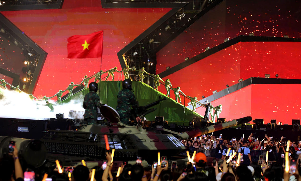 Với chủ đề “Tuổi đôi mươi”, Sao nhập ngũ 2026 đã đem đến cho khán giả một cuộc “đối thoại” giữa hai thế hệ bằng âm nhạc đầy xúc động. 