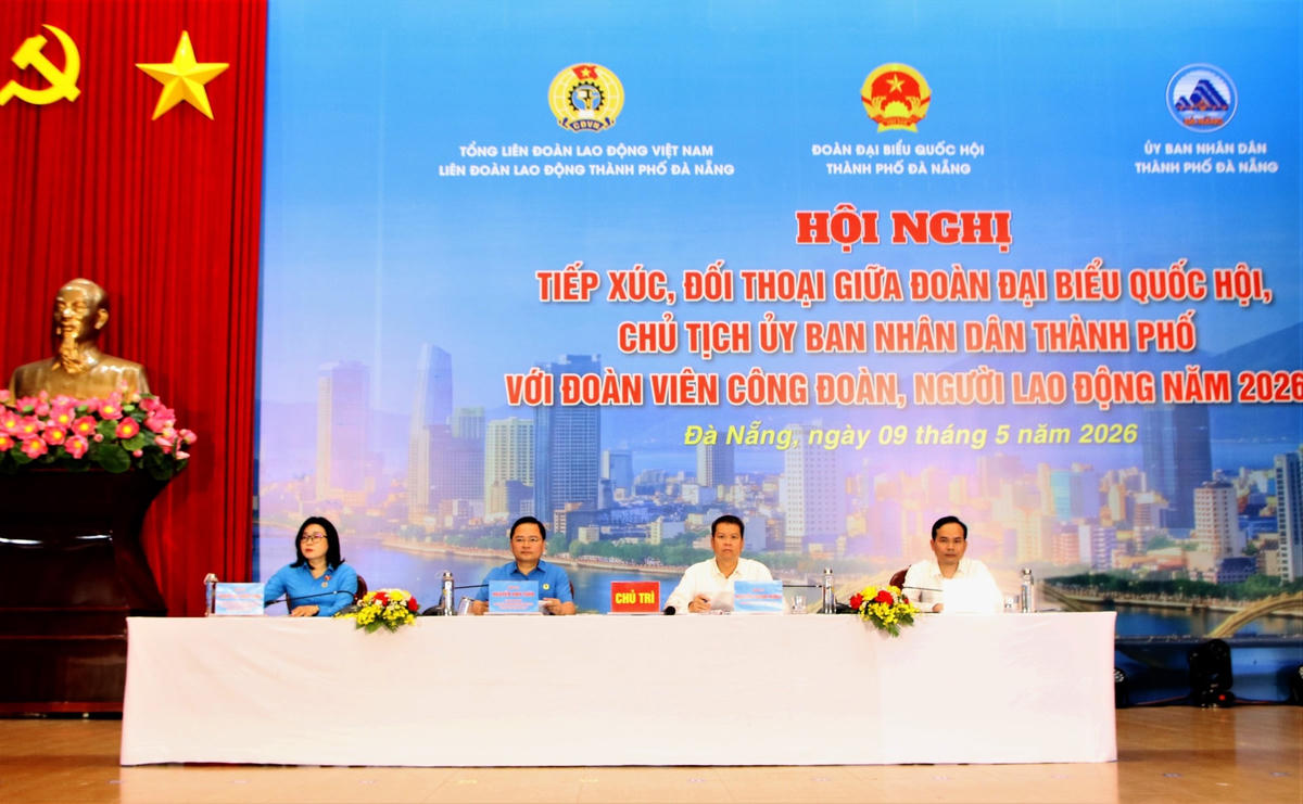 Các đại biểu chủ trì hội nghị. Ảnh: CĐ.