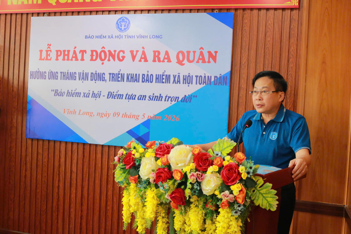 Giám đốc Bảo hiểm xã hội tỉnh Vĩnh Long, Phạm Minh Dương phát biểu tại Lễ ra quân. Ảnh: T.L
