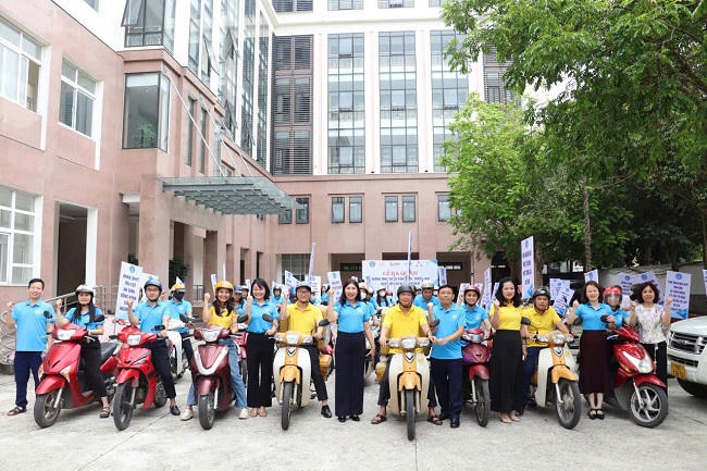 Phú Thọ đặt mục tiêu đến hết năm 2026 có hơn 582,7 nghìn người tham gia BHXH bắt buộc, khoảng 150 nghìn người tham gia BHXH tự nguyện và hơn 3,49 triệu người tham gia BHYT. Ảnh: Thanh Thanh.