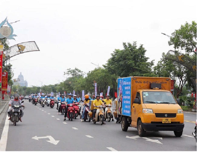 Giám đốc BHXH Phú Thọ Nguyễn Duy Phương khẳng định, việc tổ chức ra quân hằng năm không chỉ góp phần nâng cao nhận thức của người lao động khu vực phi chính thức về ý nghĩa, lợi ích của BHXH tự nguyện mà còn giúp củng cố niềm tin của người dân đối với chính sách BHXH, BHYT của Đảng và Nhà nước. Ảnh Thanh Thanh.