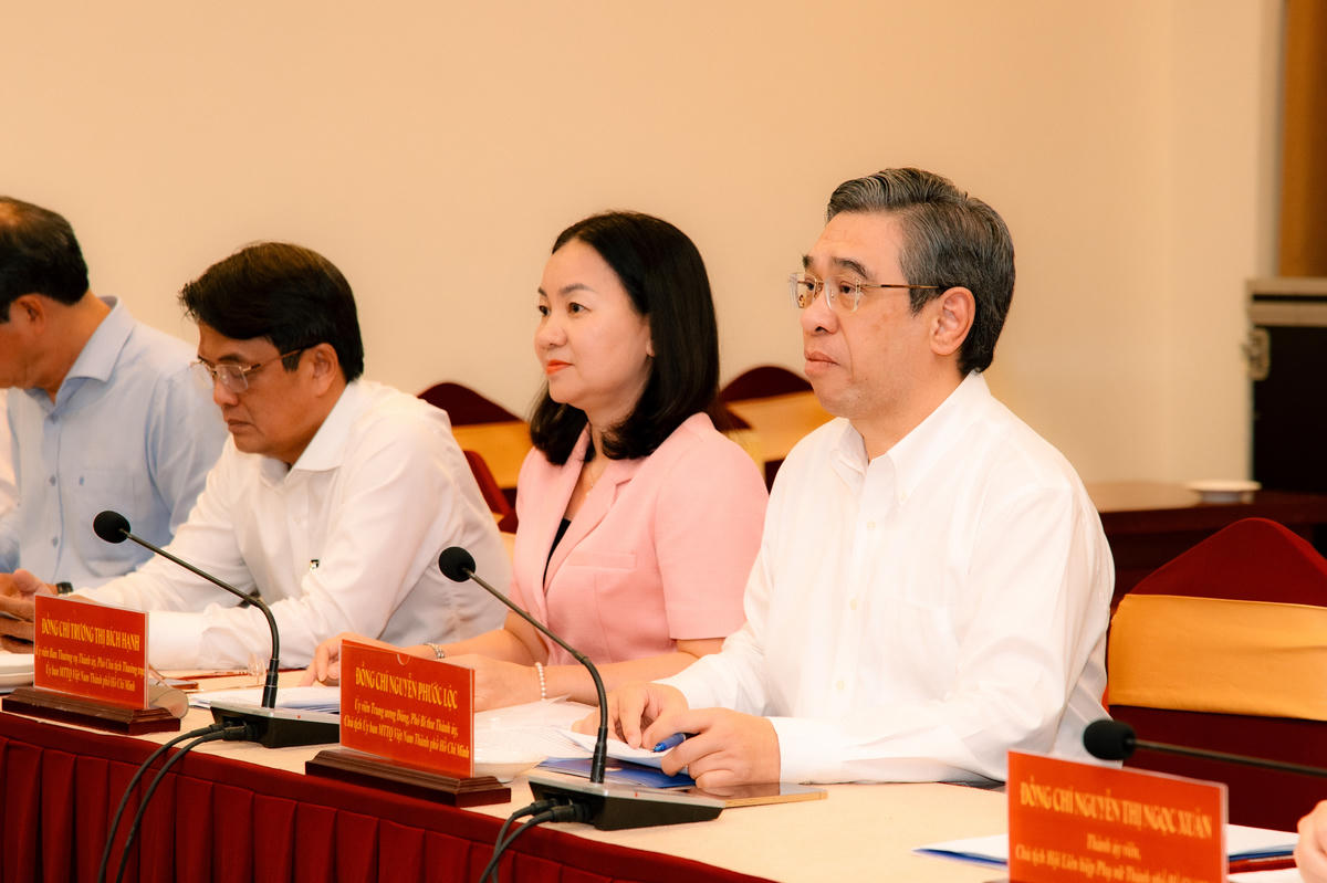 Lãnh đạo Thành uỷ, Mặt trận TP Hồ Chí Minh chủ trì buổi toạ đàm. Ảnh: Q.T.