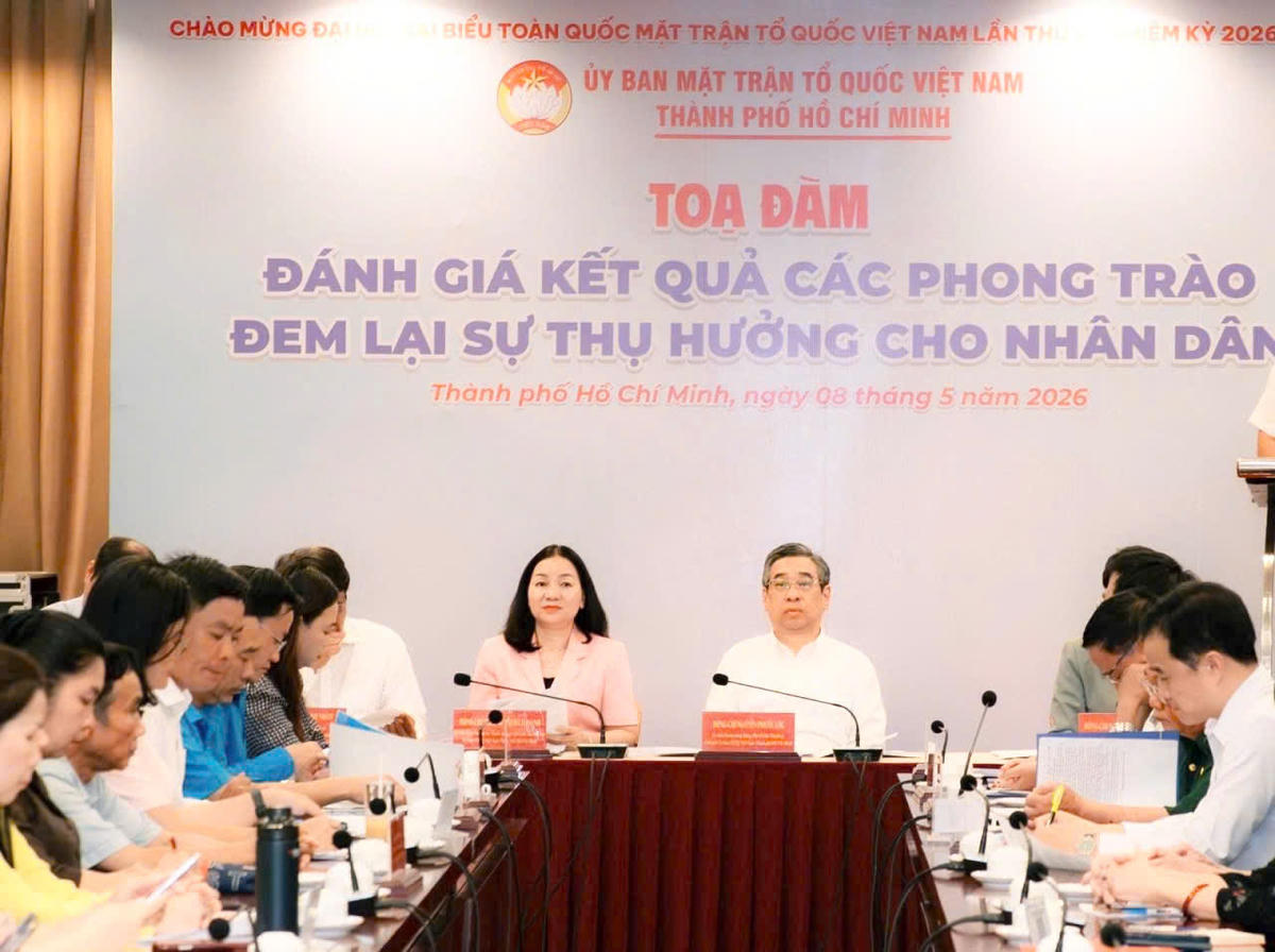Lãnh đạo Thành uỷ, Mặt trận TP Hồ Chí Minh chủ trì buổi toạ đàm. Ảnh: Q.T.