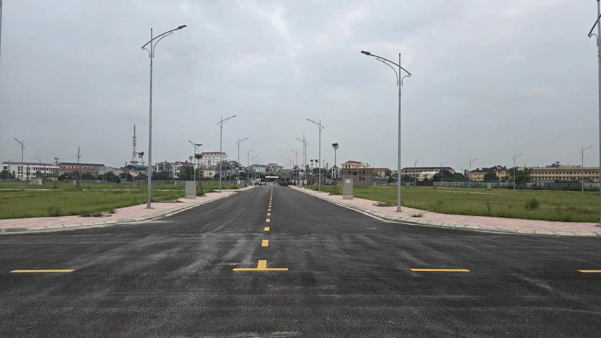 Dự án khu nhà ở thương mại tại thôn Đà Giang, xã Đông Hưng, tỉnh Hưng Yên hiện đã có đầy đủ hạ tầng kỹ thuật, đủ điều kiện chuyển nhượng quyền sử dụng đất cho cá nhân tự xây dựng nhà ở. Ảnh: PV