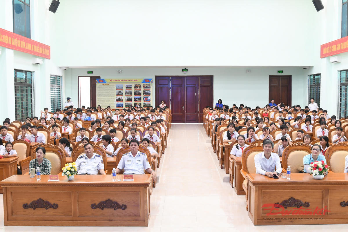 Nhiều hoạt động lan tỏa tình yêu nước tới trường học, nơi biên giới, hải đảo