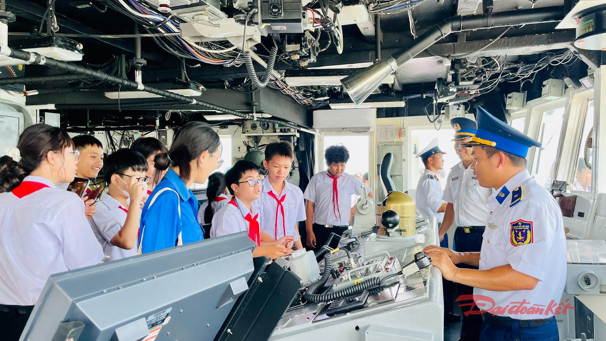 Nhiều hoạt động lan tỏa tình yêu nước tới trường học, nơi biên giới, hải đảo