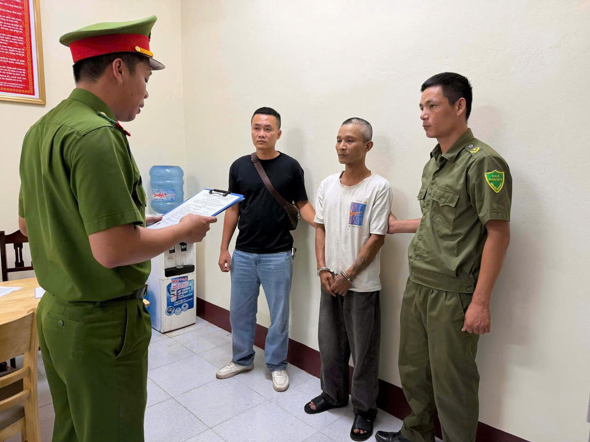 Đối tượng Phạm Minh Cường (áo trắng). Ảnh: CAQT