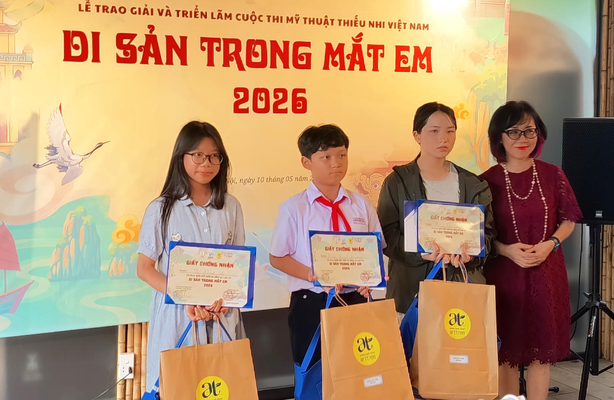 BTC trao giải cho các tác phẩm đoạt giải.