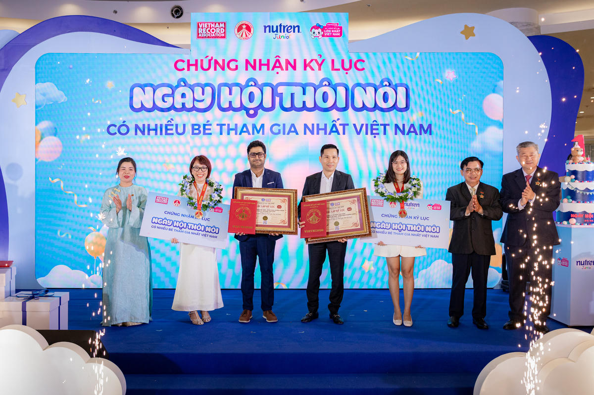 Tổ chức Kỷ lục Việt Nam (VietKings) đã trao chứng nhận xác lập Ngày hội thôi nôi có số lượng trẻ tham dự lớn nhất tại Việt Nam là 680 em bé tham gia cho Nestlé và Con Cưng