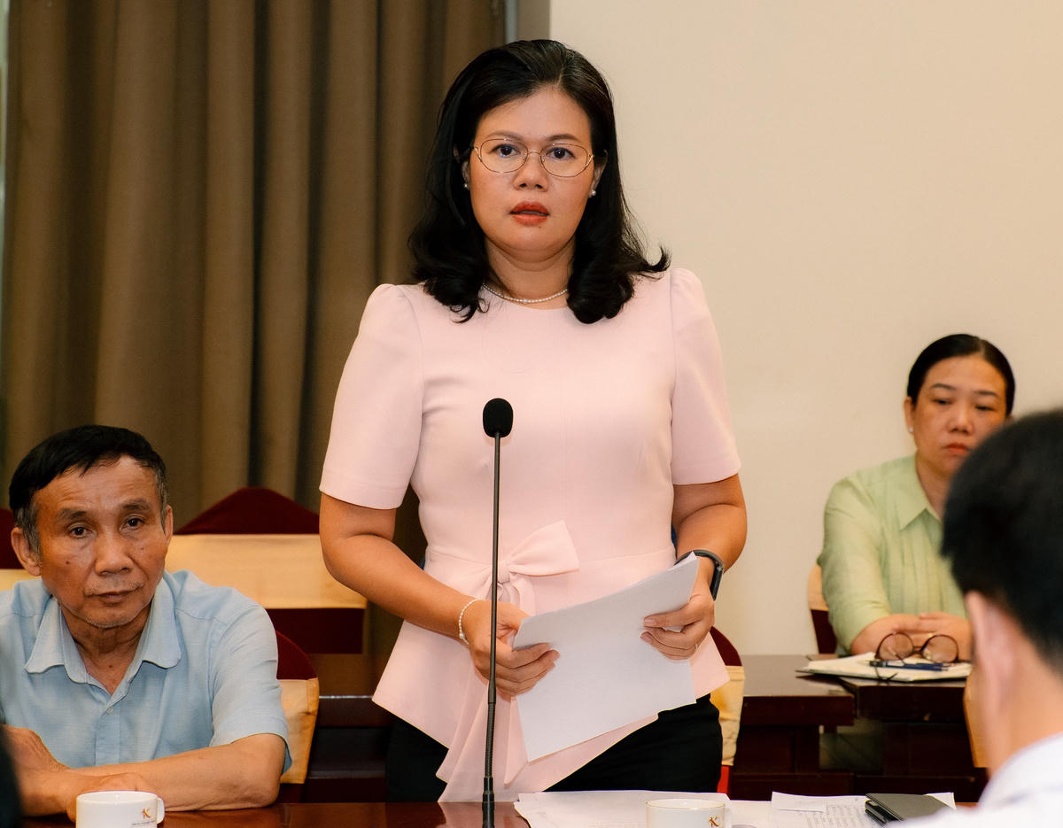 Trưởng Ban Công tác xã hội, Ủy ban MTTQ Việt Nam TP Hồ Chí Minh Dương Thị Huyền Trâm báo cáo, đánh giá về công tác chăm lo, hỗ trợ nhân dân tại buổi toạ đàm. Ảnh: Q.T.