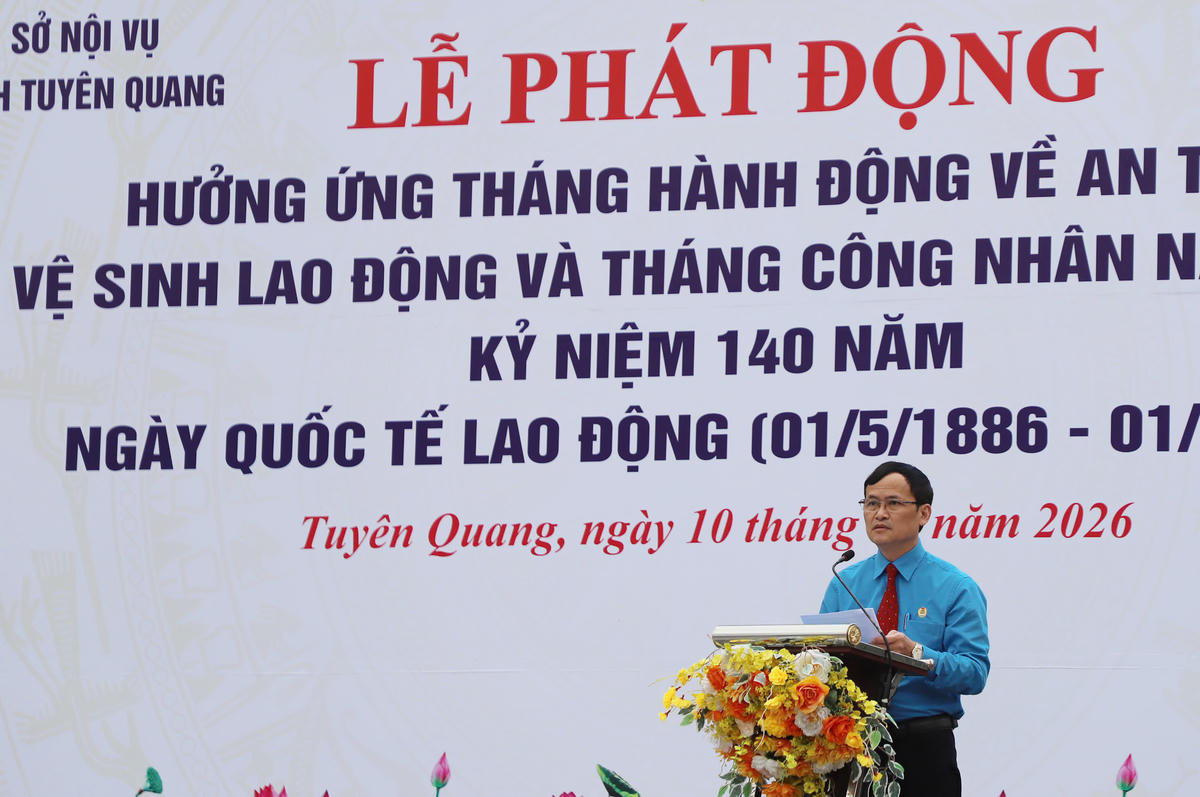 Ông Triệu Tài Phong, Phó Chủ tịch Ủy ban MTTQ Việt Nam tỉnh, Chủ tịch Liên đoàn Lao động tỉnh Tuyên Quang phát biểu tại lễ phát động.