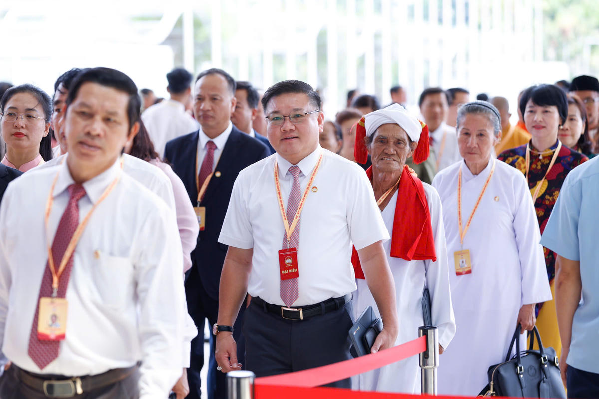 Rực rỡ mái nhà chung