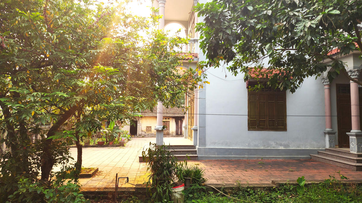 Một thửa đất ở tại nông thôn thể hiện liền với đất vườn, ao, đất nông nghiệp. Ảnh: K.H.