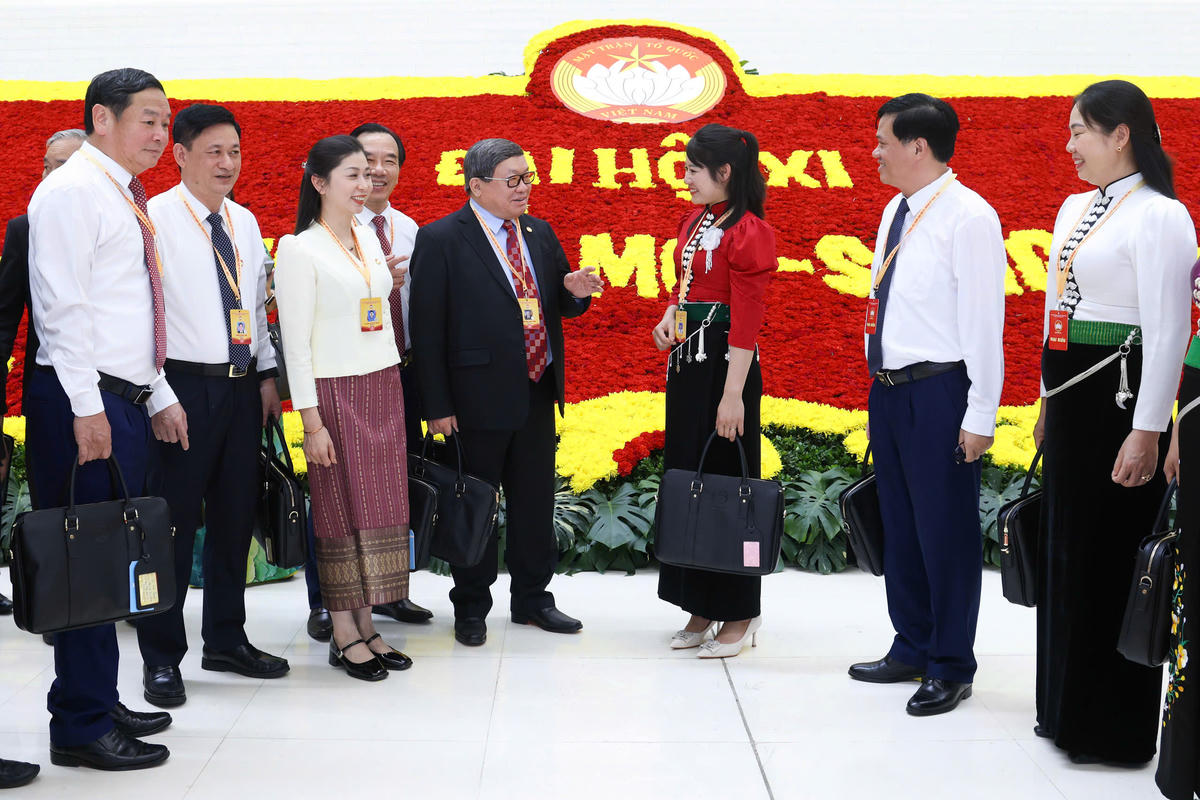 Rực rỡ mái nhà chung