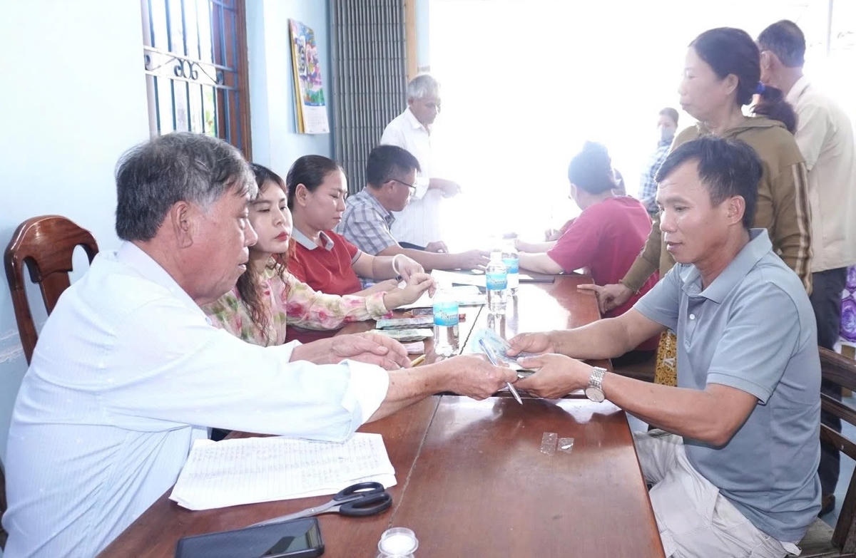 Thực hiện chi hỗ trợ cho thành viên Hợp tác xã Nông nghiệp kinh doanh tổng hợp Vạn Lương 1.