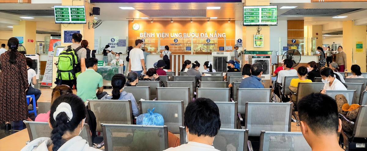 Bệnh nhân đến khám, điều trị bệnh tại Bệnh viện Ung bướu Đà Nẵng. Ảnh: Chí Đại.