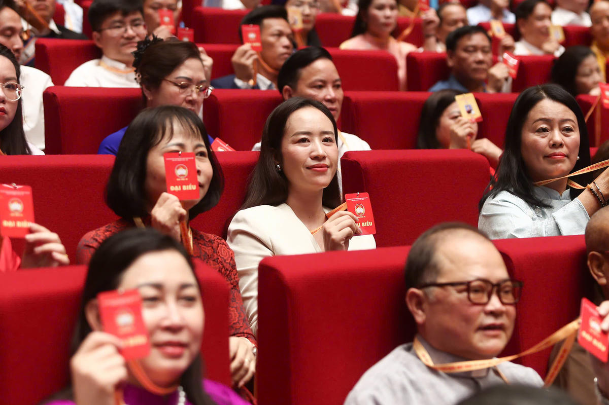 Đại biểu tiến hành biểu quyết tại Đại hội. Ảnh: Lê Khánh.