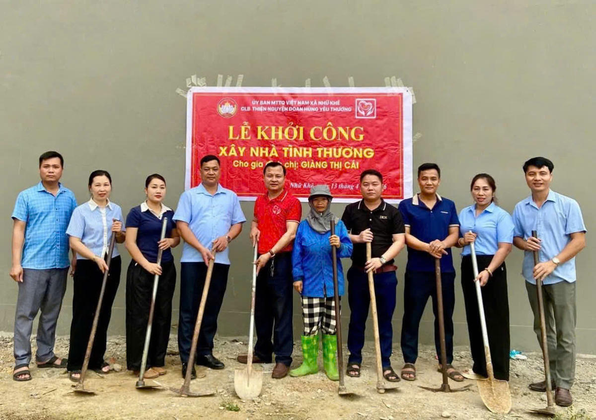 Ủy ban MTTQ Việt Nam xã Nhữ Khê đã huy động các lực lượng cán bộ, đoàn viên, hội viên tham gia hỗ trợ các hộ nghèo tại thôn Cây Thị thực hiện di dời, làm nhà ở mới do thực hiện Dự án cao tốc Tuyên Quang – Hà Giang.