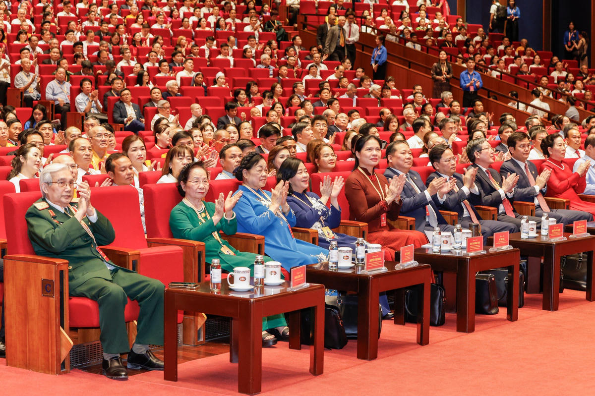 Bà Bùi Thị Minh Hoài - Ủy viên Bộ Chính trị, Bí thư Trung ương Đảng, Bí thư Đảng ủy MTTQ, các đoàn thể Trung ương, Chủ tịch UBTƯ MTTQ Việt Nam và các đại biểu tham dự Đại hội. Ảnh: Quang Vinh.