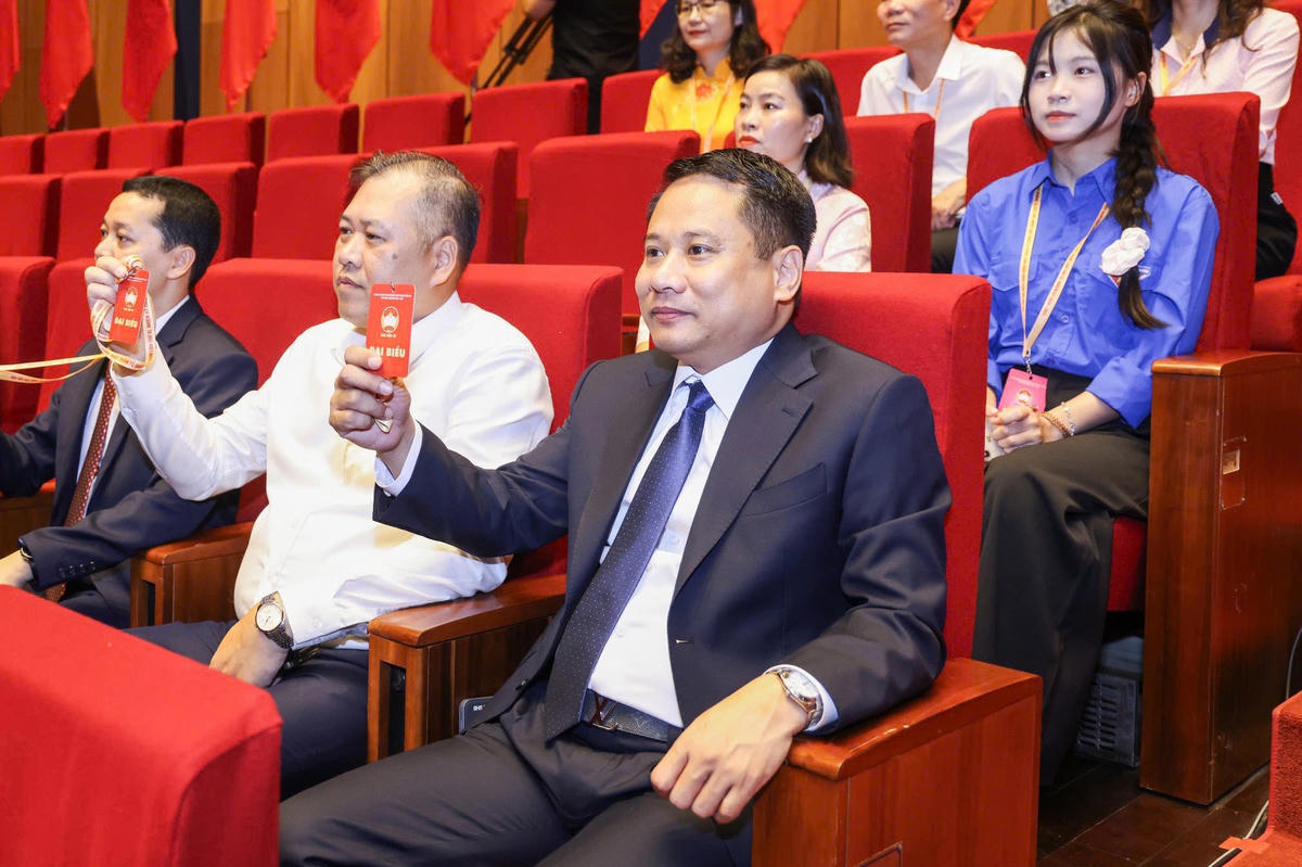 Các đại biểu tiến hành biểu quyết tại Đại hội. Ảnh: Quang Vinh.&nbsp;
