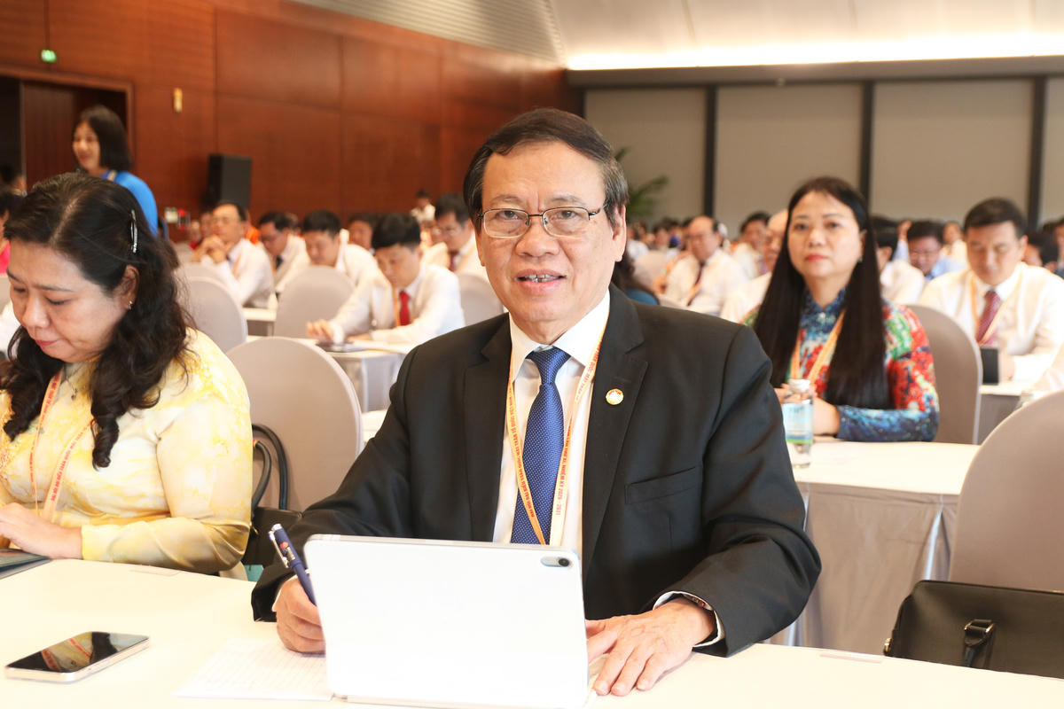 Ông Vũ Trọng Kim - Chủ tịch Hội Cựu thanh niên xung phong Việt Nam và các đại biểu tại Trung tâm thảo luận số 2. Ảnh: Tiến Đạt.