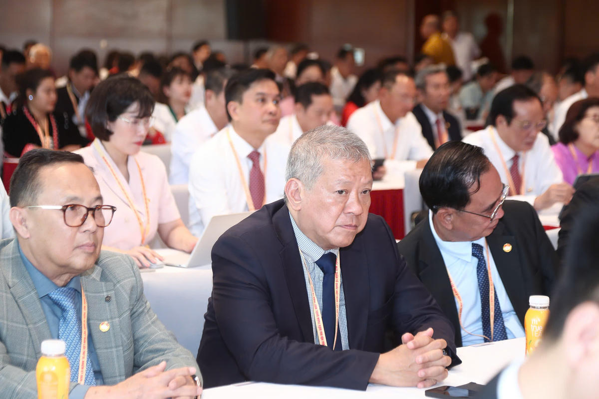Các đại biểu tham dự phiên thảo luận tại Tổ số 4 (Ảnh: Lê Khánh)