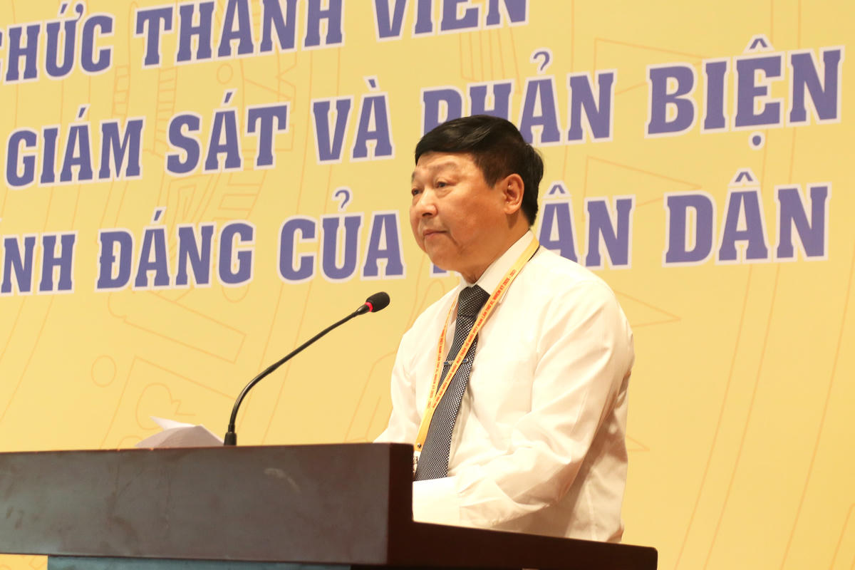 Ông Phạm Anh Tuấn - Phó Chủ tịch Ủy ban MTTQ Việt Nam thành phố Hà Nội phát biểu thảo luận. Ảnh: Tiến Đạt.