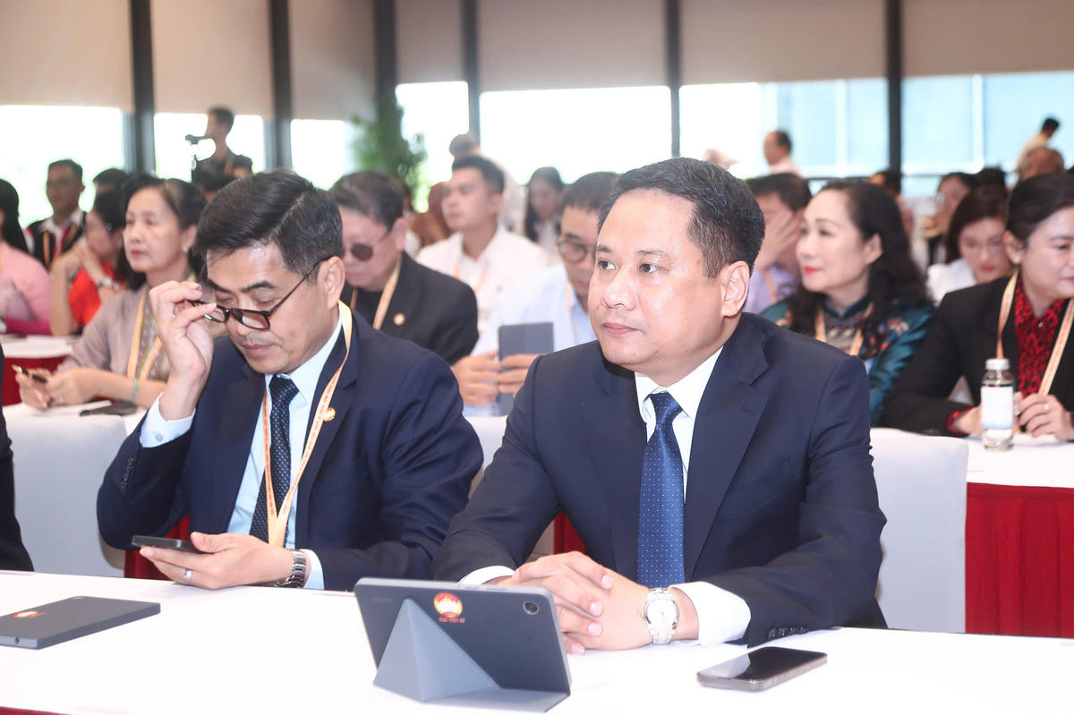 Các đại biểu tham dự phiên thảo luận tại Tổ số 4 (Ảnh: Lê Khánh).