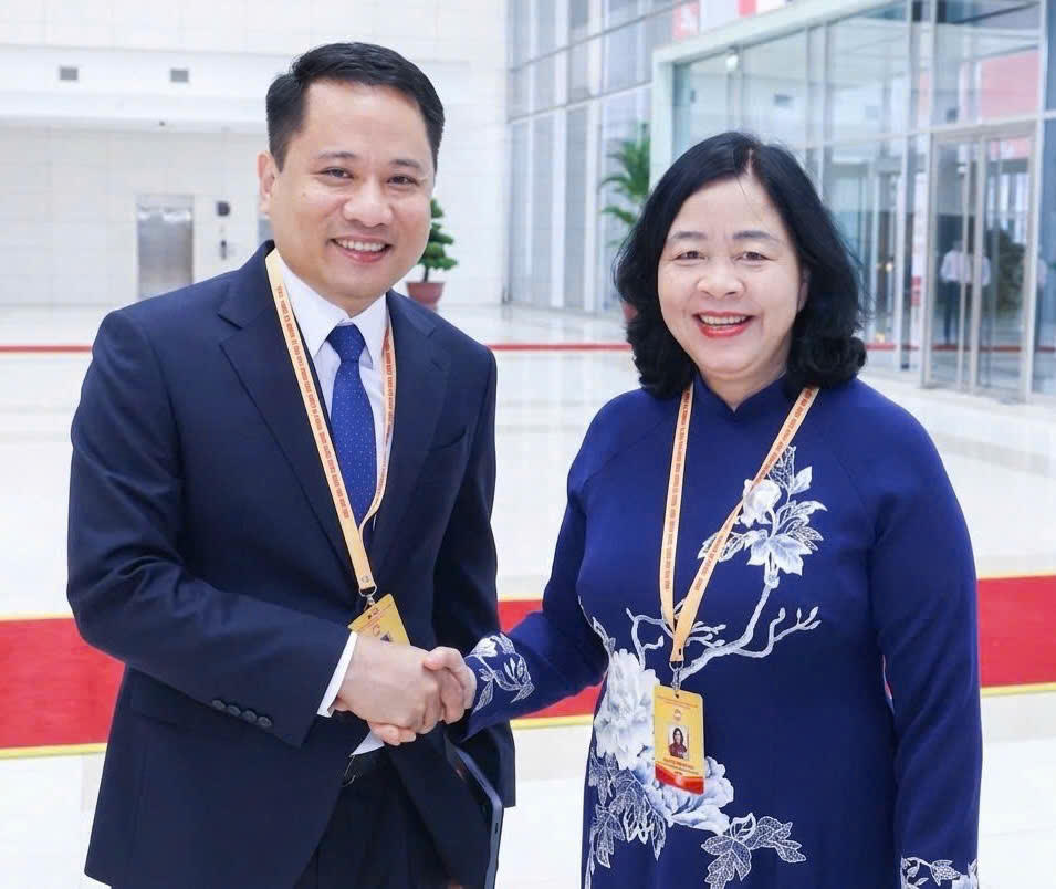Bà Bùi Thị Minh Hoài - Ủy viên Bộ Chính trị, Bí thư Trung ương Đảng, Bí thư Đảng ủy MTTQ, các đoàn thể Trung ương, Chủ tịch UBTƯ MTTQ Việt Nam và ông Trương Thành Trung - Uỷ viên Uỷ ban Trung ương MTTQ Việt Nam, Tổng Biên tập báo Đại đoàn kết.&nbsp;