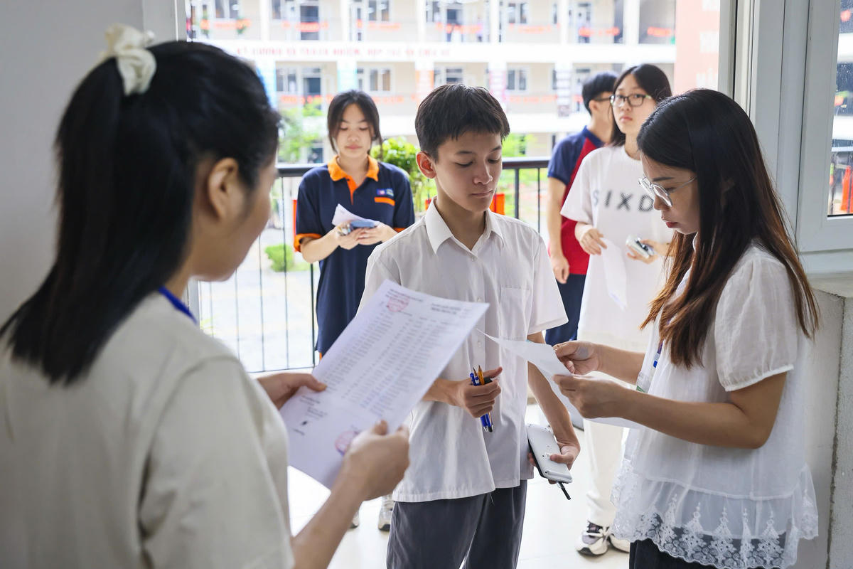 Thí sinh dự thi vào lớp 10 tại Hà Nội năm 2025 (ảnh: Phạm Quang Vinh)&nbsp;