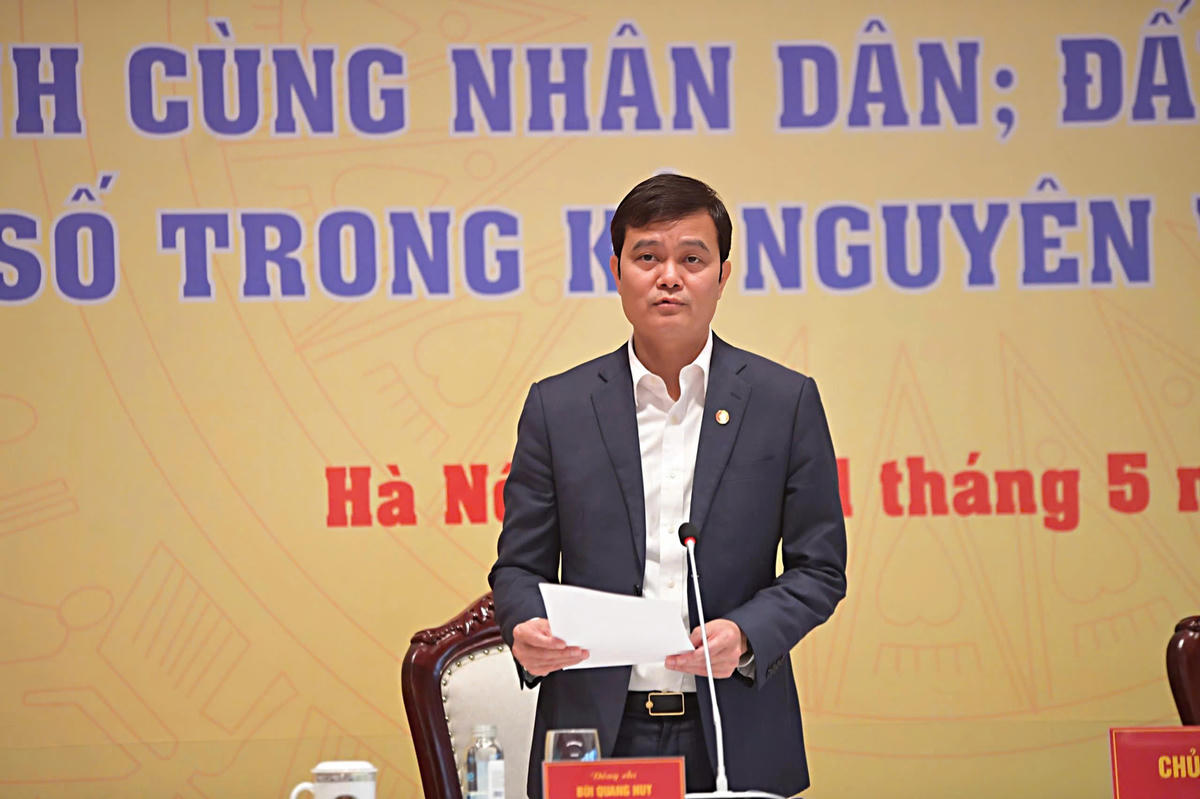 Ông Bùi Quang Huy, Ủy viên Ban Chấp hành Trung ương Đảng, Phó Chủ tịch UBTƯ MTTQ Việt Nam, Bí thư Thứ nhất BCH Trung ương Đoàn TNCS Hồ Chí Minh phát biểu tại chương trình thảo luận. Ảnh: Phạm Sỹ
