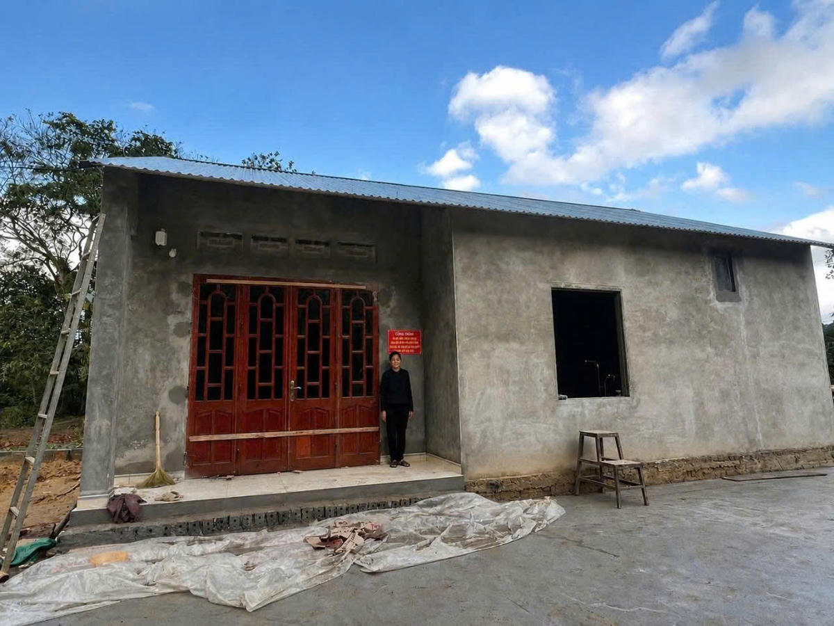 Trao nhà tình nghĩa cho hộ đặc biệt khó khăn, công trình chào mừng Đại hội Đại biểu MTTQ Việt Nam lần thứ XI của Ủy ban MTTQ xã Vị Xuyên.