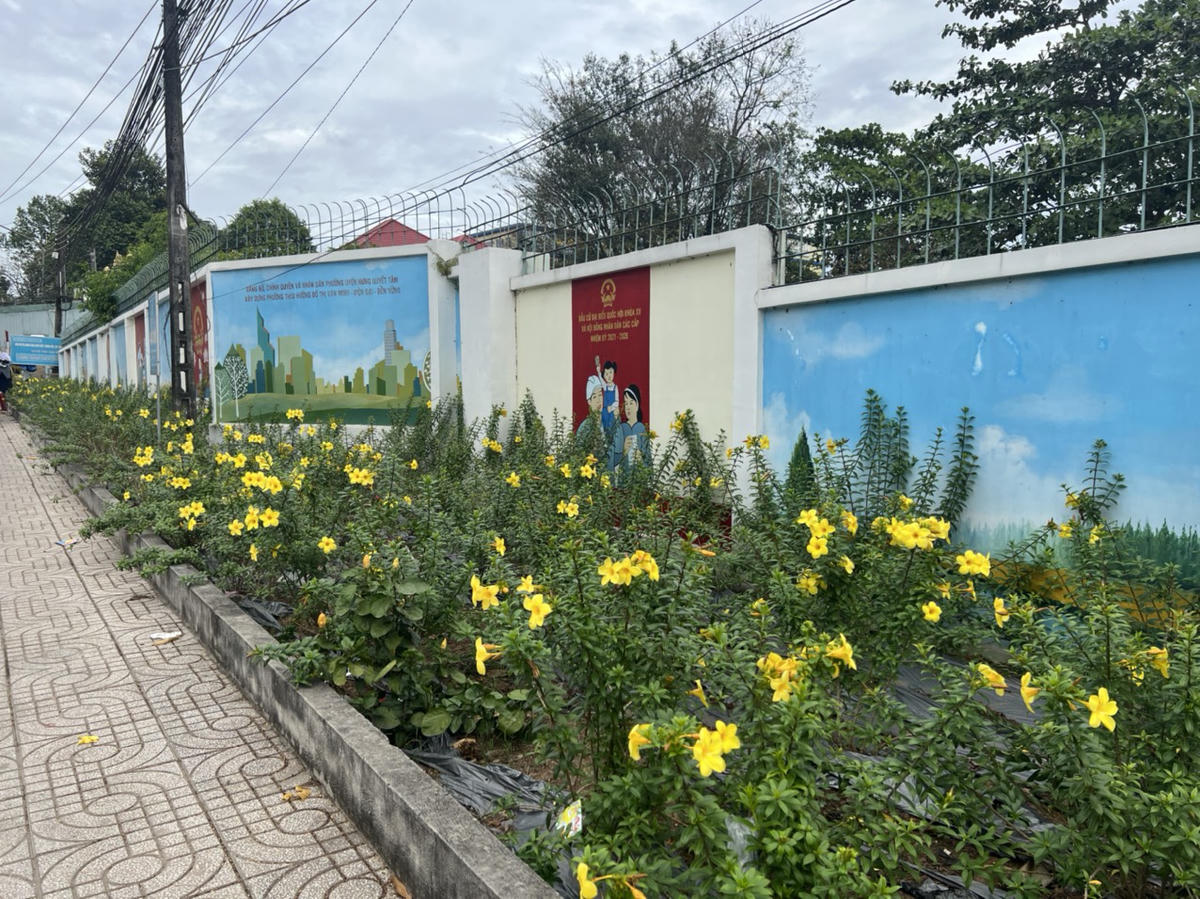 Một góc phố xanh, đẹp tại phường Tân Uyên. Ảnh: Q.Đ.