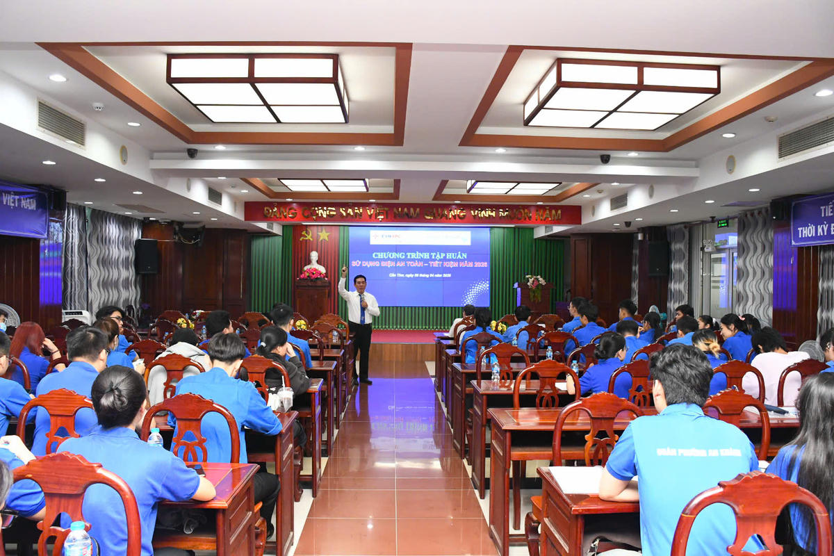 Tuyên truyền tiết kiệm điện tại Thành phố Cần Thơ (ảnh: An Duy).