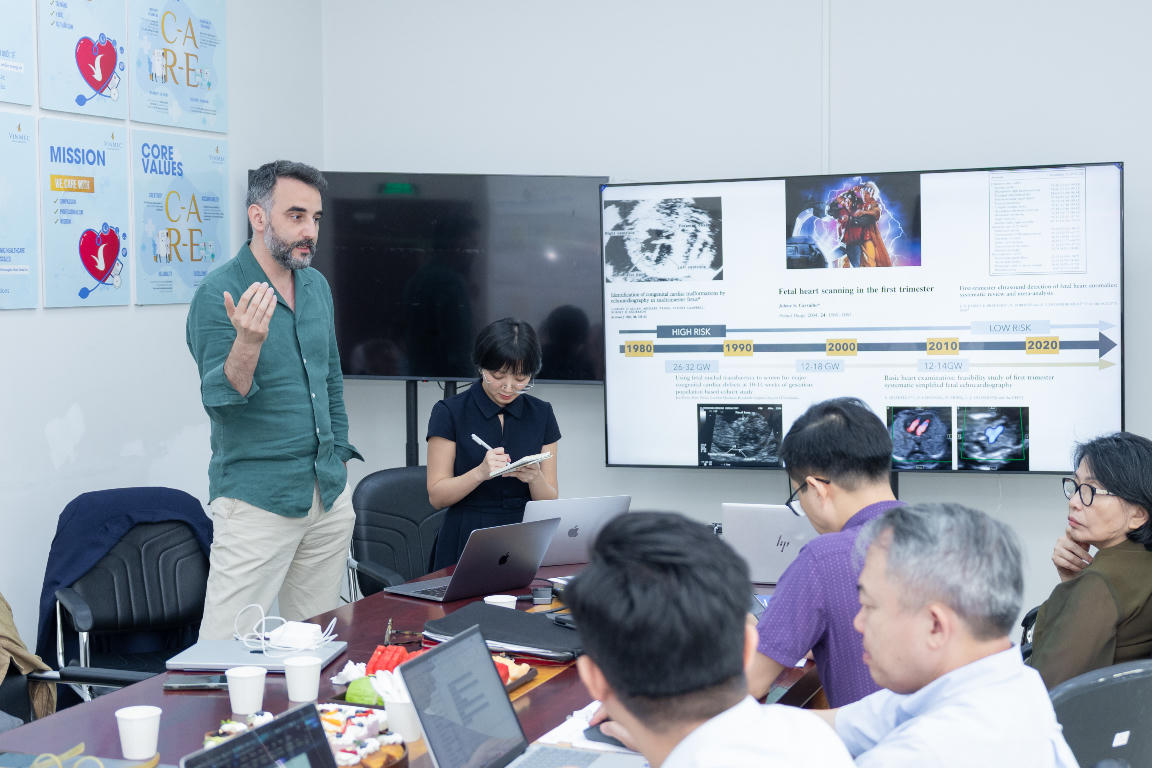 Các chuyên gia hàng đầu từ Pháp và Vương quốc Anh trực tiếp giảng dạy chương trình.