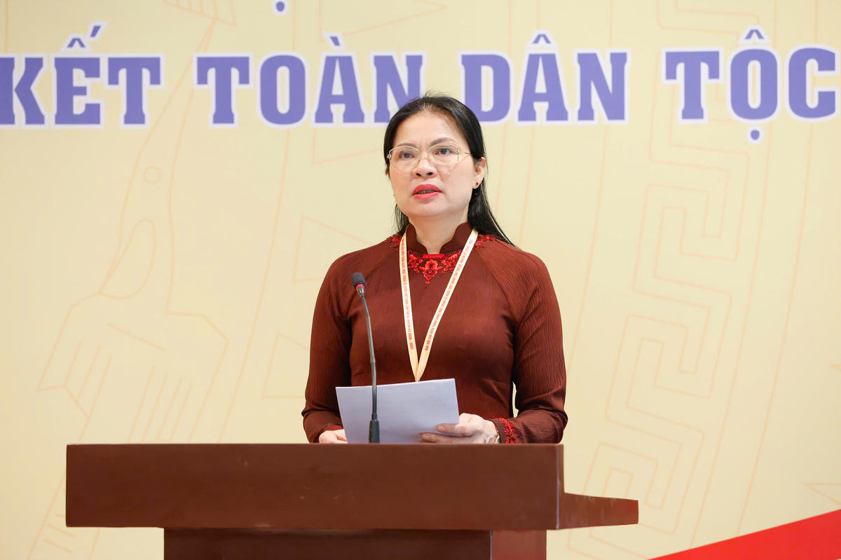 Phó Chủ tịch - Tổng Thư ký Hà Thị Nga tiếp thu ý kiến của đại biểu tham dự Tổ thảo luận. Ảnh: Quang Vinh