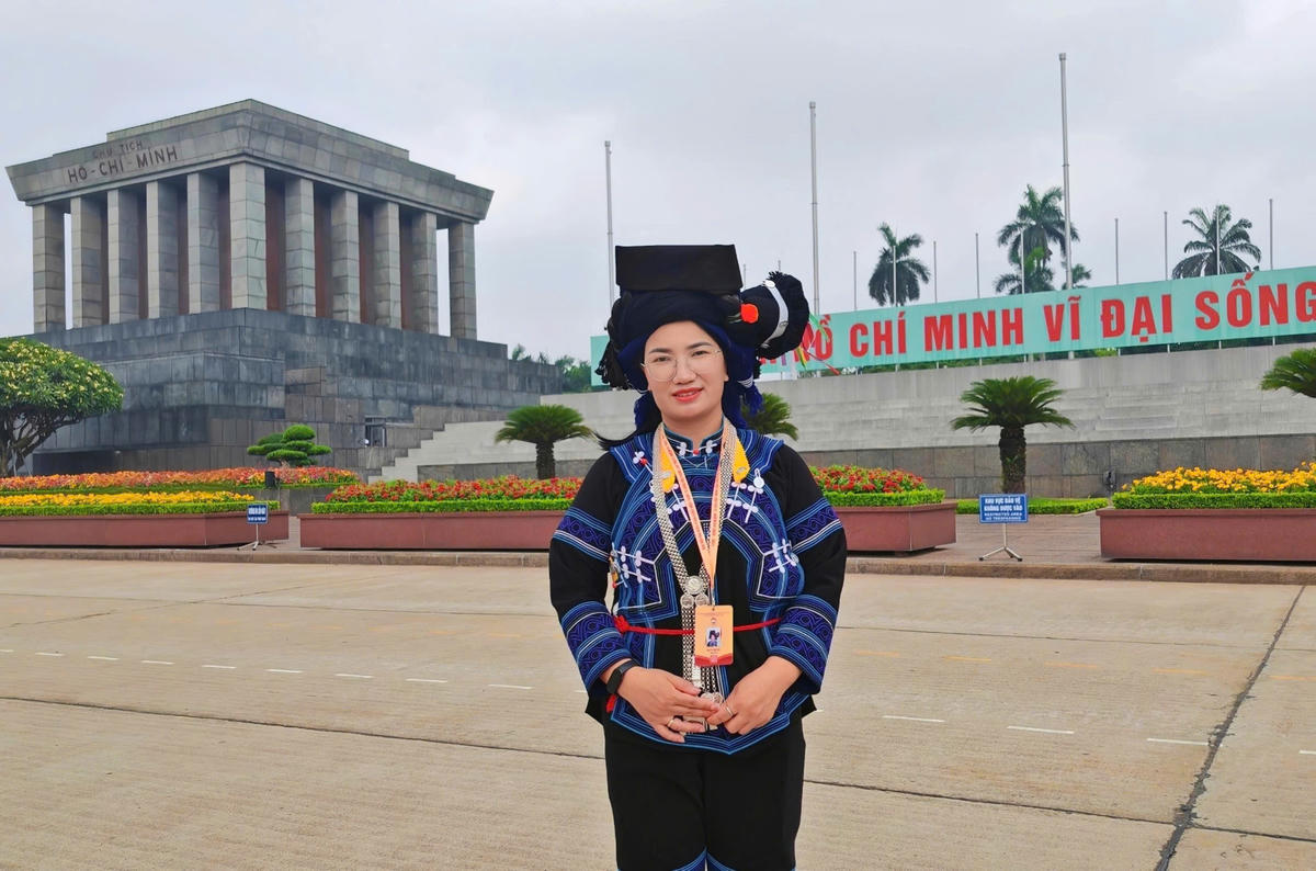 Bà Ly Giá Sơ, cá nhân tiêu biểu dân tộc Hà Nhì, Phó Trưởng ban Văn hóa - Xã hội Hội đồng nhân dân xã Y Tý, tỉnh Lào Cai