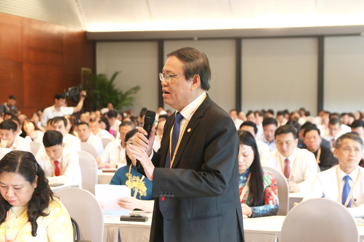 Ông Vũ Trọng Kim - Chủ tịch Hội Cựu thanh niên xung phong Việt Nam nêu kiến nghị tại phiên thảo luận. Ảnh: Tiến Đạt.